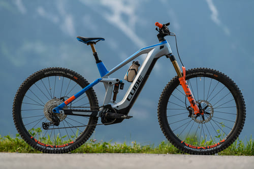 https://www.bikezeit.de/media/wysiwyg/cubeHomePage/E-Mountainbikes.jpg